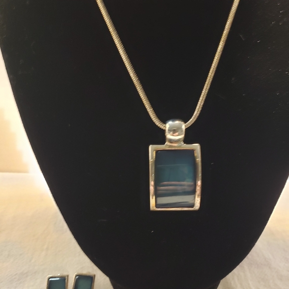Gorgeous Kenneth Cole Aqua Prism Necklace and Pierced Earrings - Picture 2 of 10
